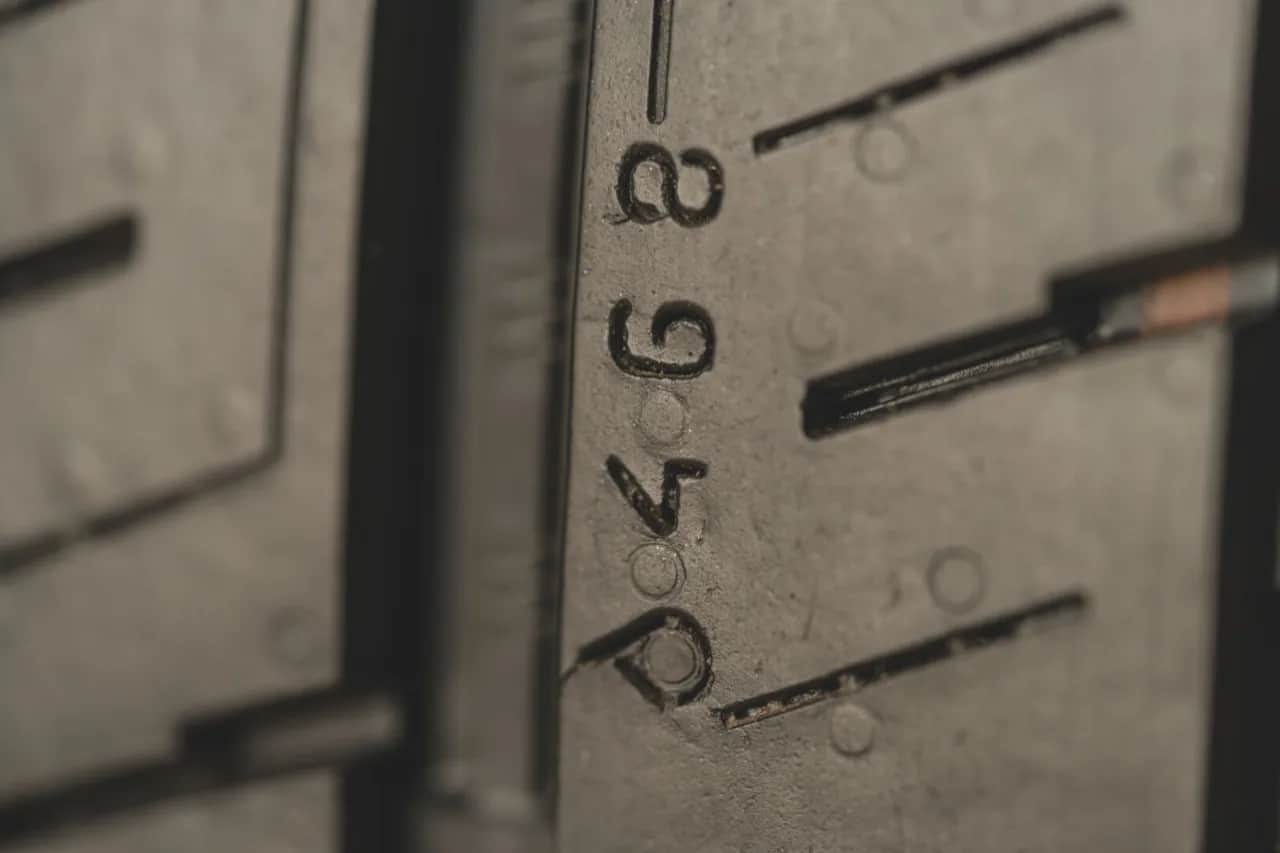 Ile km na oponach letnich? Poznaj ich prawdziwą żywotność