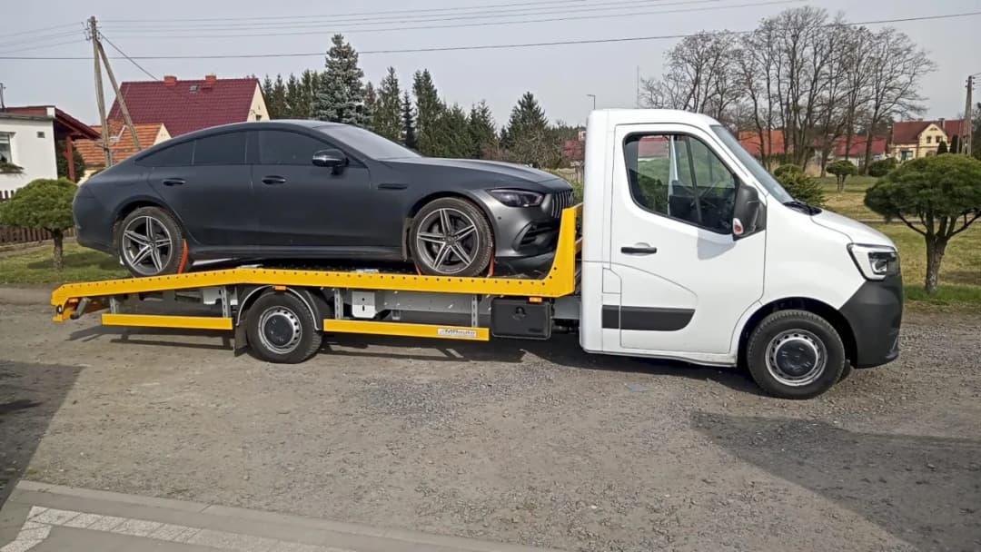 Czy wolno holować samochód na autostradzie? Przepisy i konsekwencje