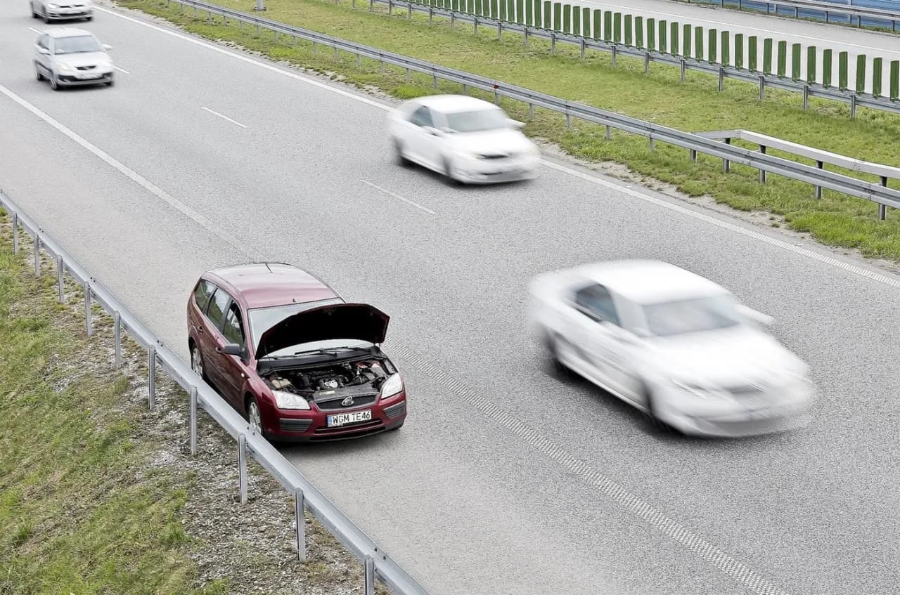 Czy dopuszczalne jest holowanie samochodem osobowym na autostradzie?