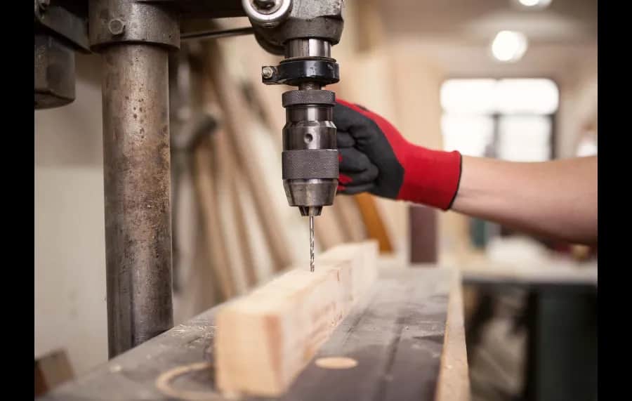 Jaką wiertarkę stołową do warsztatu wybrać, by nie żałować?
